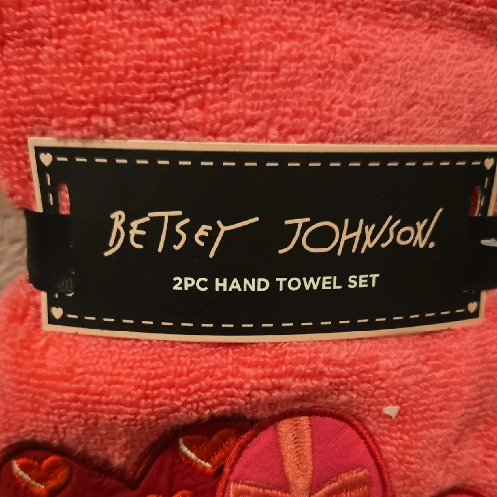 Betsey Johnson Pink Heart Embroidered Hand Towels 2 Pair Nwt